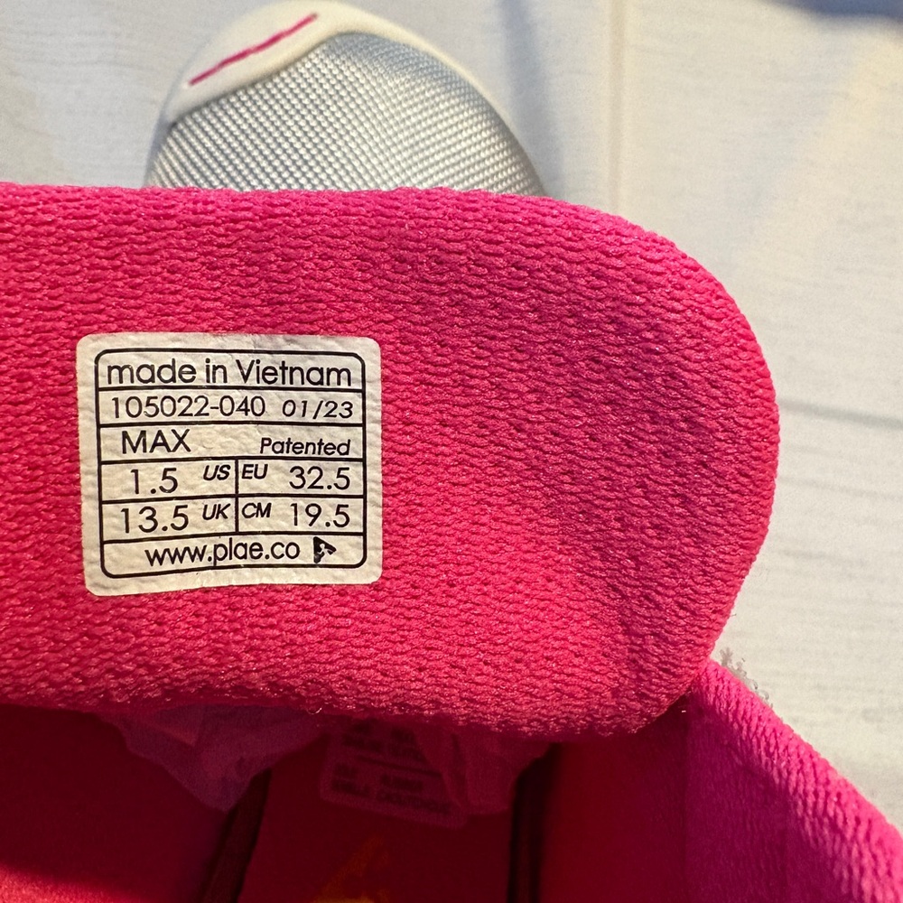 Plae max silver Kids Shoes with Pink Accents - Picture 4 of 5